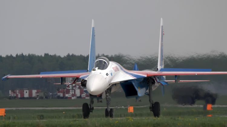 Ein russischer Kampfjet des Typs Su-35 (Archivbild)