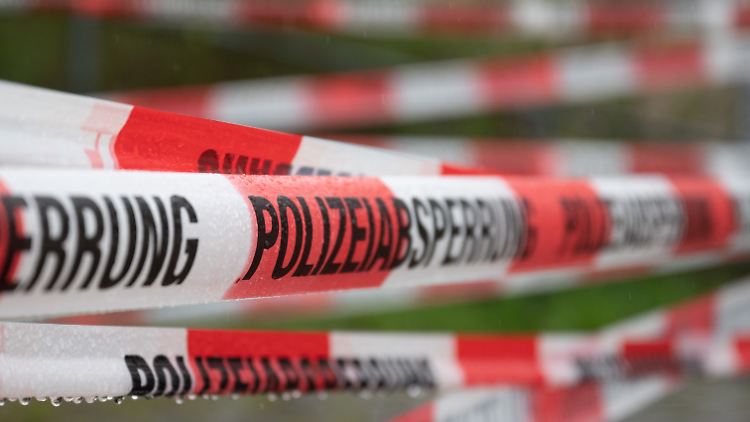 Ein Polizeibeamter im Sauerland steht unter Verdacht, der "Reichsbürger"-Szene anzugehören; seine Wohnung wurde durchsucht.