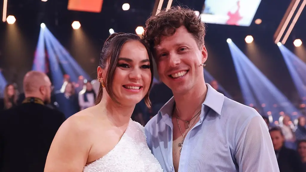 Die-schwangere-Profitaenzerin-Renata-Lusin-und-ihr-Mann-Valentin-Lusin-Ende-Februar-in-der-RTL-Tanzshow-Let-s-Dance