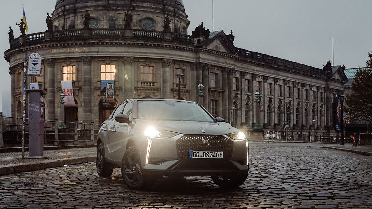 Was sind das bitte für kleine Elemente im Kühlergrill? Chromglänzende Miniatur-Rauten, beim neuen Jahrgang des DS3 auf Wunsch zu haben.