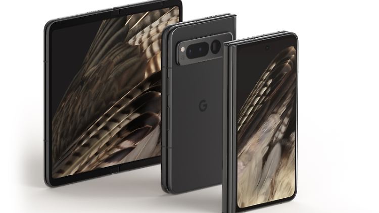 Zusammengeklappt sieht das Pixel Fold wie ein Pixel-7-Smartphone aus.