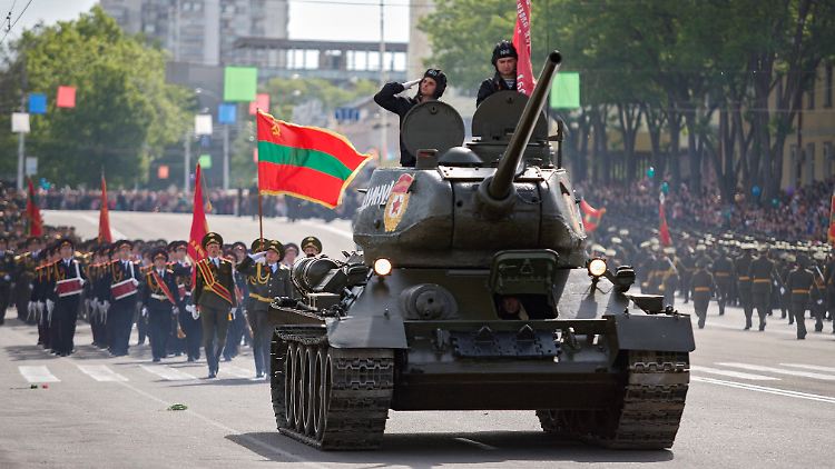 Transnistrische Kämpfer während einer Militärparade in der Stadt Tiraspol.