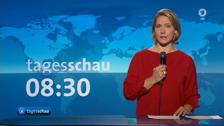 Mit Handmikrofon sieht man Moderatoren heutzutage nur sehr selten.