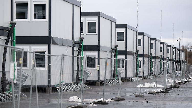 Im ganzen Land entstehen Flüchtlingsunterkünftige in Modulbauten und Container-Dörfern, um alle Menschen unterzubringen.