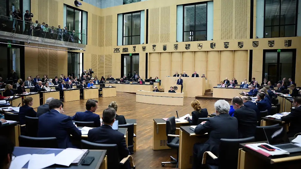 Blick-in-die-Plenarsitzung-des-Deutschen-Bundesrats
