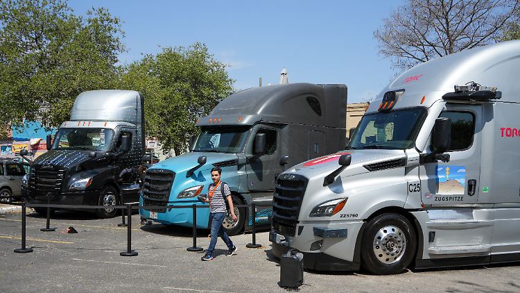 In den USA lassen erste Kundengespräche Daimler Trucks auf ein Bestellplus hoffen.