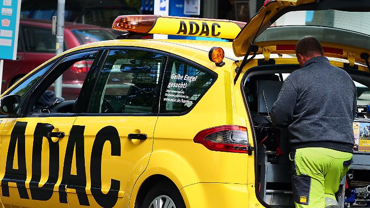 Probleme mit der Batterie sind laut einer ADAC-Auswertung die häufigste Pannenursache bei Autos in Deutschland.