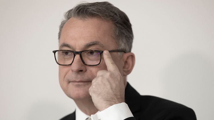 Die Zinsen sollten steigen und werden dann erstmal auf hohem Niveau verharren, meint Bundesbankchef Nagel. 