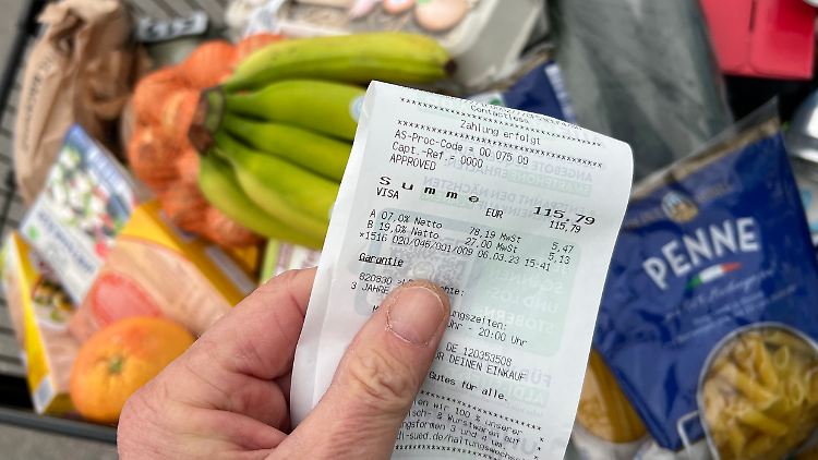 Das Ehepaar aus dem Kreis Gütersloh gibt inzwischen 200 bis 300 Euro mehr im Monat für Lebensmittel aus.