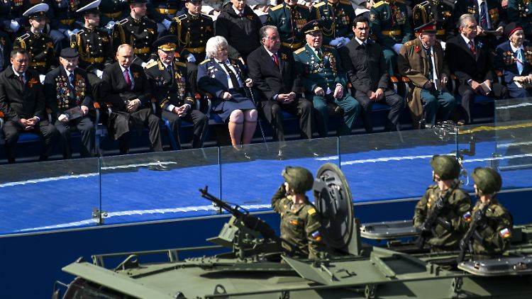 Nur in Moskau wurden an diesem 9. Mai Militärparaden abgehalten. In fast 20 anderen russischen Städten wurden sie abgesagt. 