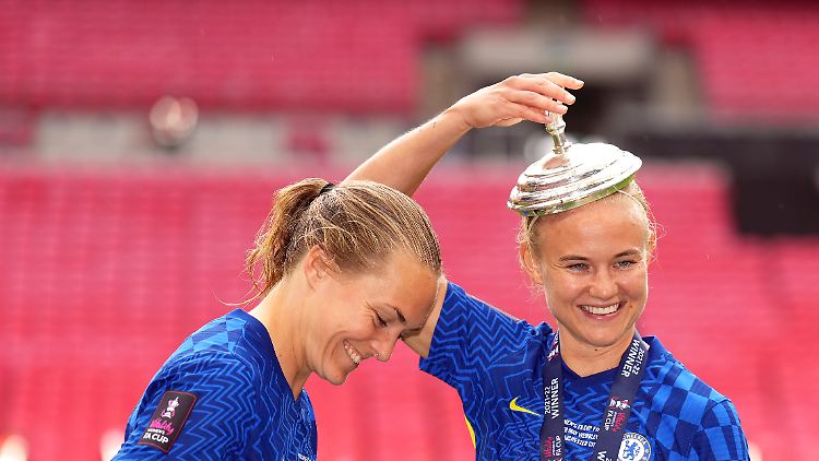 Pernille Harder (rechts) und Magdalena Eriksson sammelten mit dem FC Chelsea zahlreiche Titel.