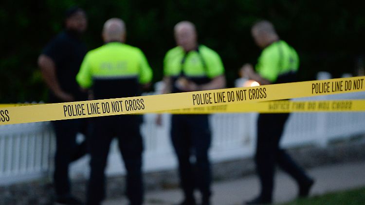 Ein 58-Jähriger wurde nach den Schüssen in Louisiana in Gewahrsam genommen und angeklagt.