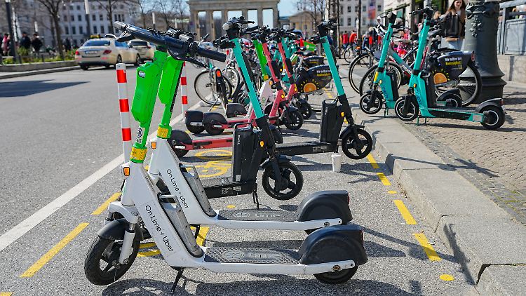 2022 kamen elf E-Scooter-Fahrer ums Leben, im Vorjahr waren es fünf gewesen.