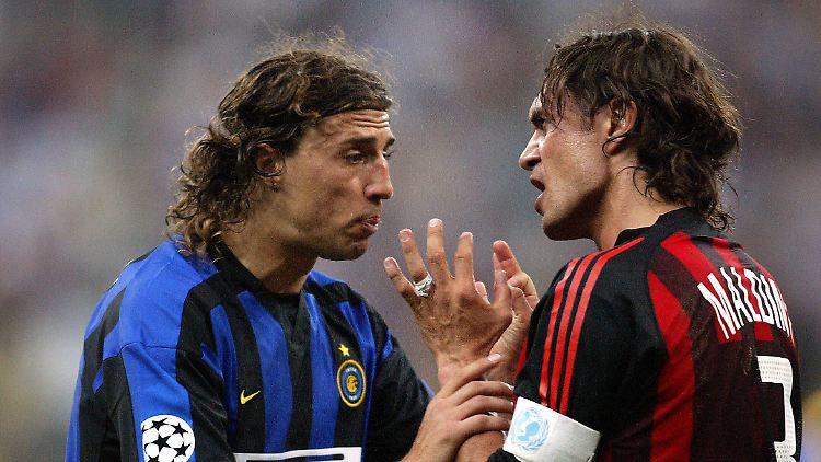 Hernan Crespo und Paolo Maldini lieferten sich 2003 hitzige Duelle.