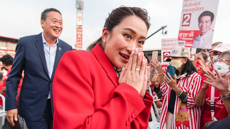 Paetongtarn Shinawatra liegt bei Umfragen vorne, die Wahl  ist trotzdem ein schwieriges Unterfangen für die Opposition. 
