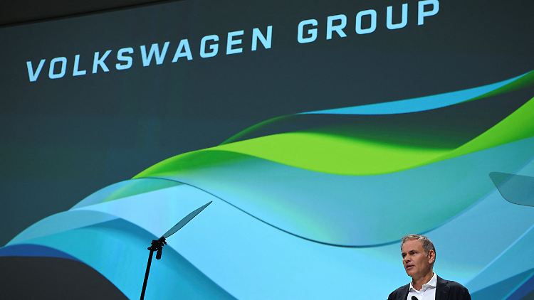 Mit der Tarifeinigung habe Volkswagen "entscheidende Weichen für seine Zukunft gestellt", sagt Oliver Blume.