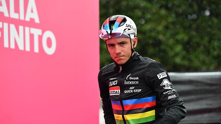 Remco Evenepoel hat einen harten Arbeitstag hinter sich.