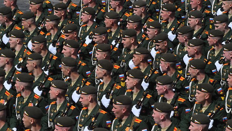 Heute Parade, morgen vielleicht die Front: Russische Kadetten am 9. Mai auf dem Roten Platz.