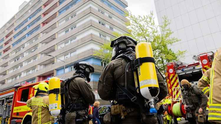Einige Einsatzkräfte wurden bei der Explosion in Ratingen schwer verletzt.