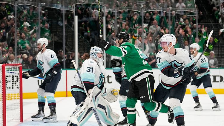 Dallas feiert vor der Nase von Grubauer.