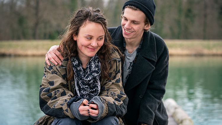 Halbgeschwister und voll verliebt: Zóe (Caroline Cousin) und Paul (Christian Schmidt).