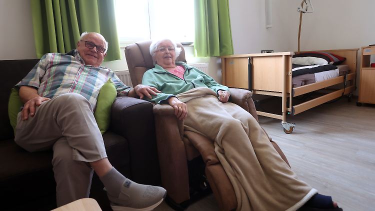 Für die pflegebedürftige Doris Linzert und ihren Partner Rudi Pschyk ist das Pflegeübungszentrum eine große Chance.