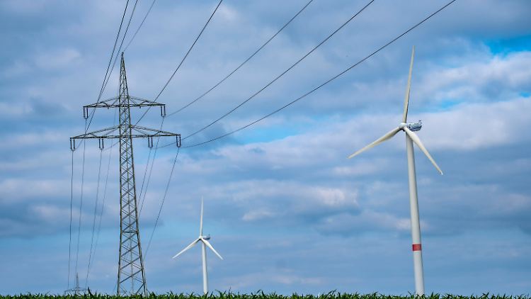In Norddeutschland entsteht viel günstige Öko-Energie - die Strompreise sind dennoch hoch.