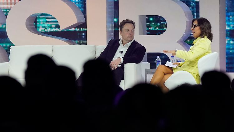 Erst im vergangenen Monat interviewte sie den umstrittenen Tech-Milliardär auf der Bühne einer Branchenkonferenz in Miami. 
