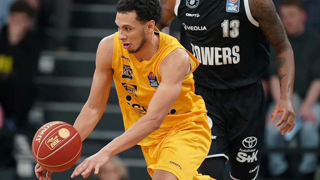 Tuebingens-Zaccheus-Darko-Kelly-in-Aktion