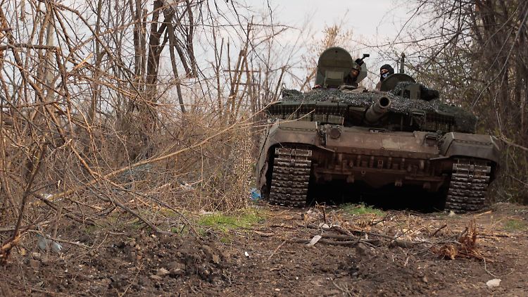 Russischer Panzer vom Typ T-90MS im Raum Bachmut. 