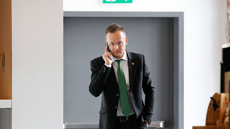 Ungarns Außenminister Peter Szijjarto kündigt eine Blockade der geplanten Sanktionen an.