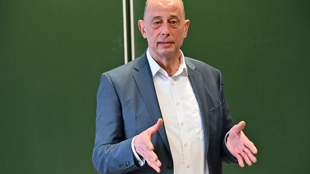 Wolfgang-Tiefensee-SPD-Wirtschaftsminister-von-Thueringen