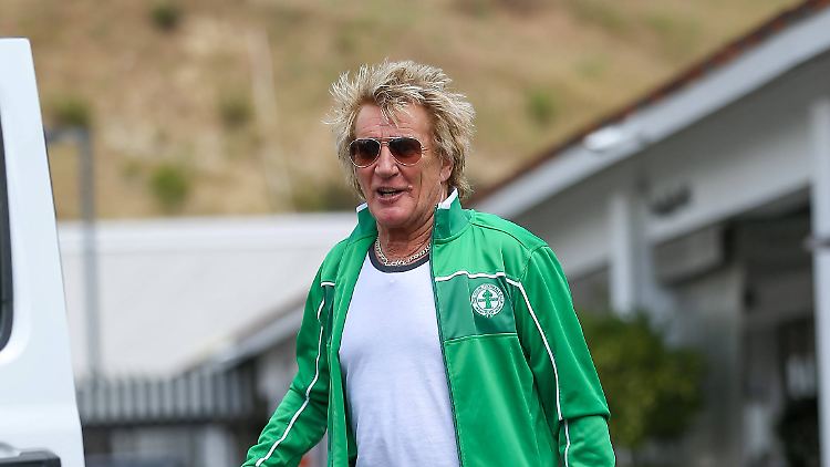Die Liebe zum Fußball hat Rod Stewart offenbar in der Familie weitergegeben.