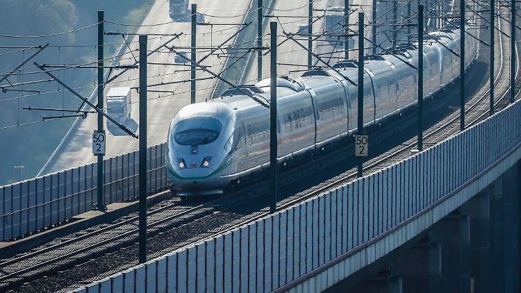 Ein Kraftakt sei die Neuplanung der Verbindungen nach der Streikabsage, teilt die Bahn mit.