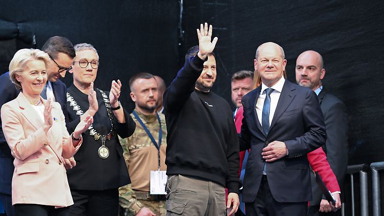 Europa habe dem ukrainischen Volk und Präsident Selenskyj "sehr viel zu verdanken", sagte Kanzler Scholz in Aachen. Scholz hielt dort die Laudatio auf Selenskyj.