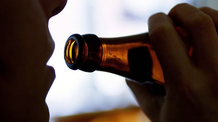 "Manche betäuben ihre existenziellen Sorgen mit Alkohol", sagt Psychiaterin Köhler.
