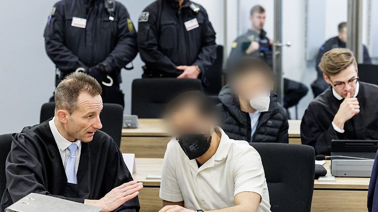 Seit Januar vergangenen Jahres müssen sich die sechs Angeklagten vor Gericht verantworten.