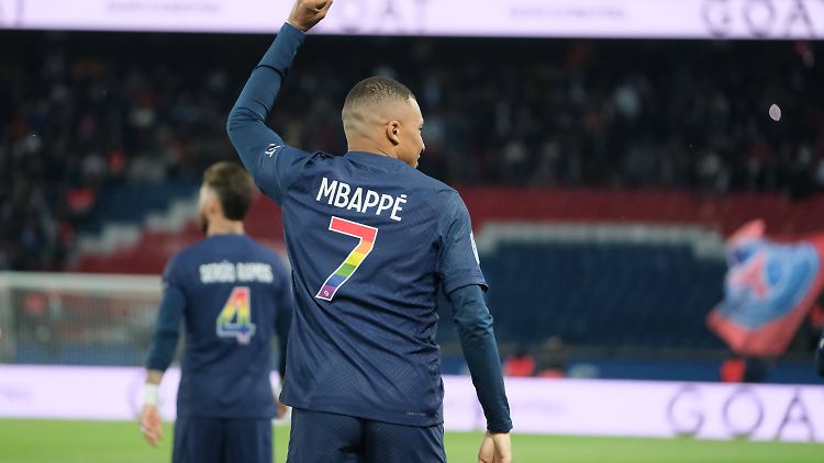Vize-Weltmeister Kylian Mbappé machte bei der Aktion gegen Homophobie mit.