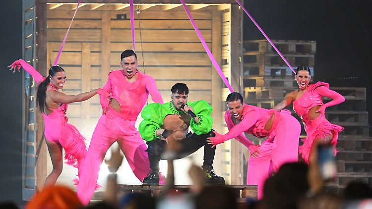 Wäre es nur nach dem ESC-Publikum gegangen, hätte Käärija mit seinem ausgefallenen Metal-Techno-Schlager-Song "Cha Cha Cha" gewonnen. Jetzt muss er sich mit dem zweiten Platz begnügen.