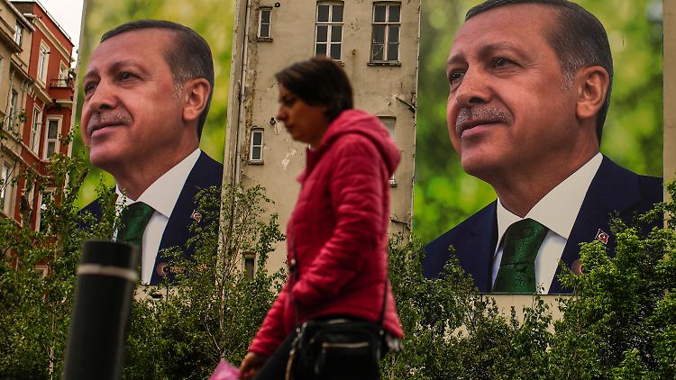 Erdogan verpasste die absolute Mehrheit und muss nun in die Stichwahl.
