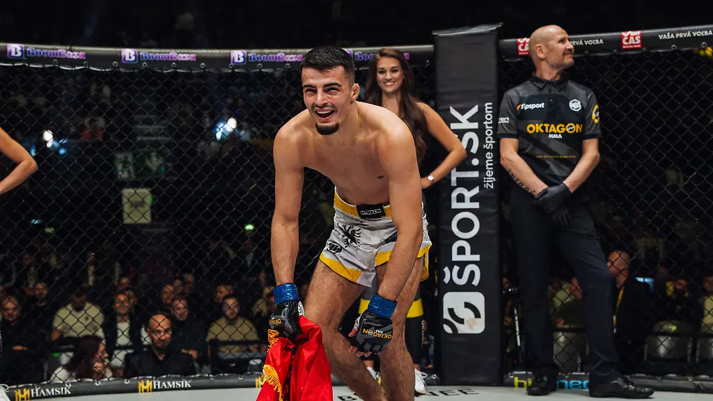 20231118200402-PD1889618896