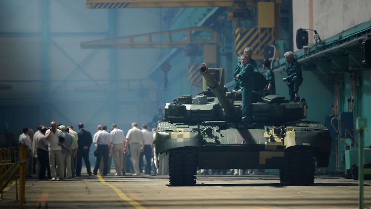 Einer der für Thailand gebauten Oplot-Kampfpanzer vor seiner Auslieferung im Juni 2013.