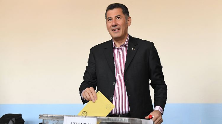 Ogan kam auf gut 5,1 Prozent der Stimmen. Er bezeichnete sich selbst als Kandidat für "türkische Nationalisten".