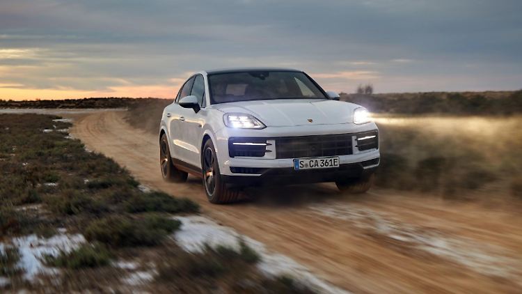Der Cayenne verwöhnt auf Wunsch mit hochauflösenden Matrix-LED-Scheinwerfern. Hierfür werden mindestens 2.255 Euro extra fällig.