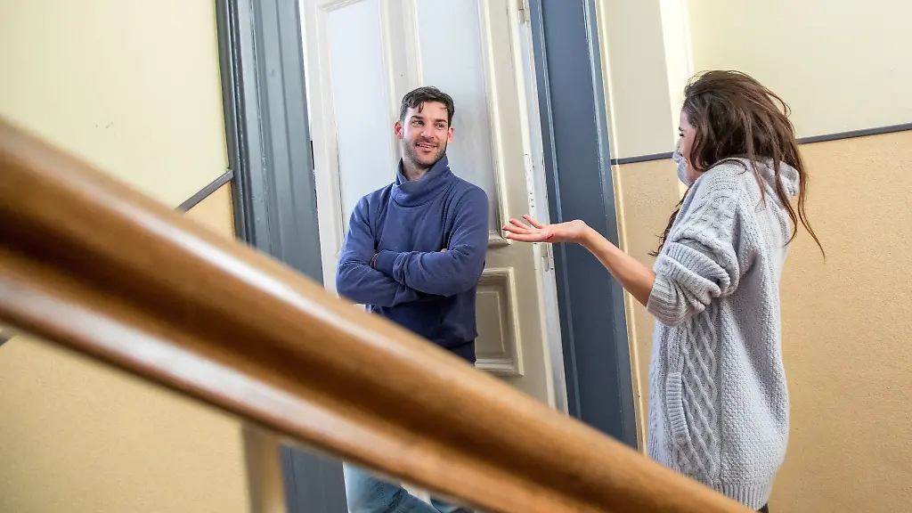 Einfach-mal-klingeln-und-Hallo-sagen-Das-kann-nach-einem-Umzug-das-Ankommen-erleichtern-auch-im-Mehrfamilienhaus