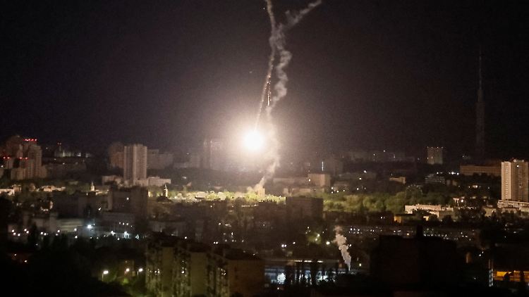 Ein Großteil der russischen Raketen und Drohnen konnte abgefangen und zerstört werden, heißt es von ukrainischer Seite.