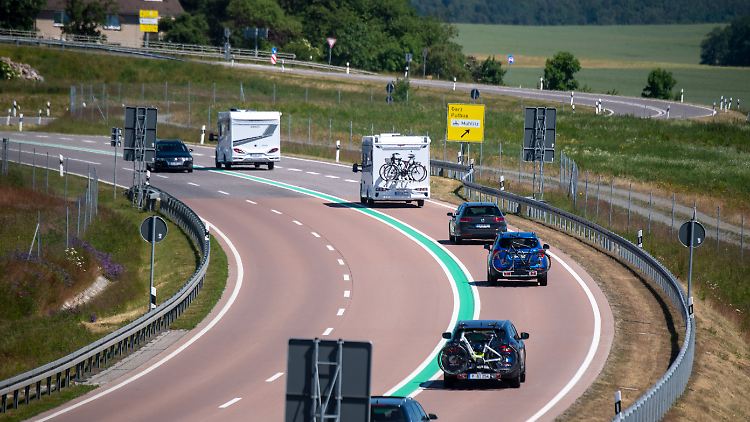 Trotz Handynetz-Pflicht gibt es an einigen Stellen der Autobahnen in Deutschland noch immer Funklöcher.