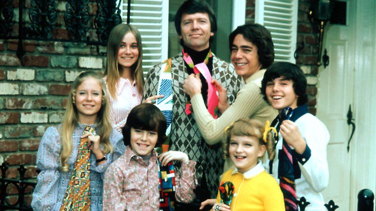 The Brady Bunch: Patchwork-Daddy Mike Brady (Robert Reed) hatte drei Jungs und drei Mädchen in der beliebten US-Sitcom zu bändigen - das ist sogar für Frauen eine echte Herausforderung.