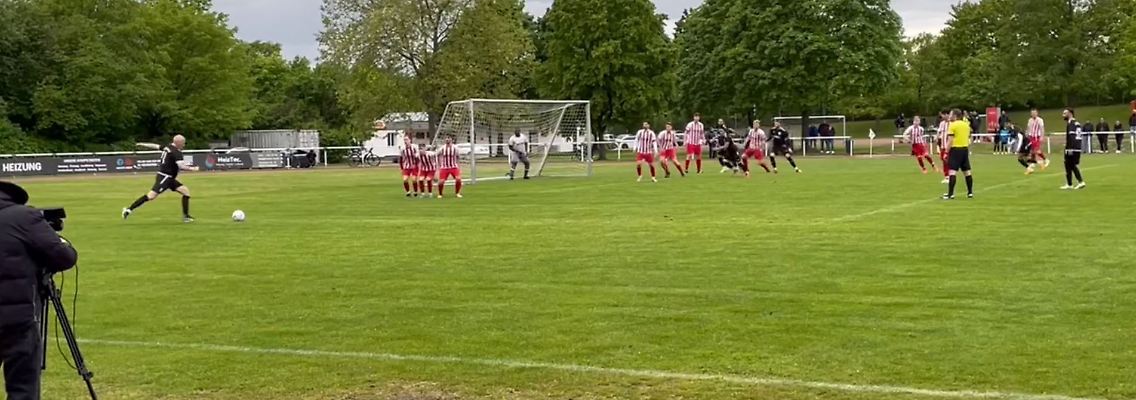 Diesen Freistoß verwandelte Basler zum zwischenzeitlichen 1:2.