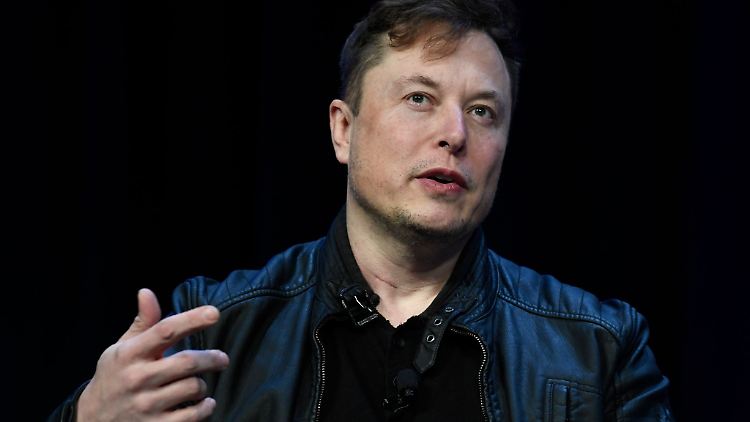 Musk hat in den letzten Jahren einen kometenhaften Aufstieg in den Listen der Reichen der Welt erlebt, da sein Vermögen direkt mit dem des Elektroautoherstellers Tesla verbunden ist.
